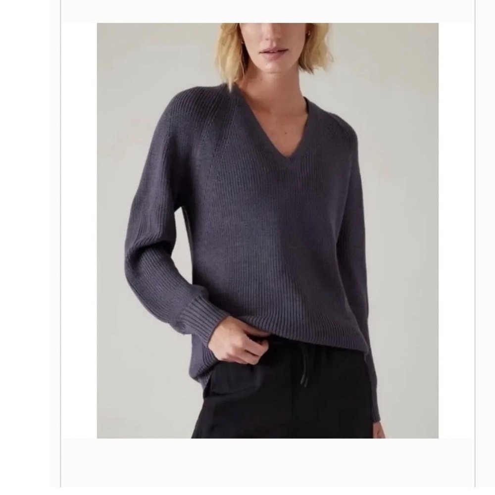 Athleta Hanover Refined V-Neck Sweater Purple Merino Wool Blend 882541 Womens M